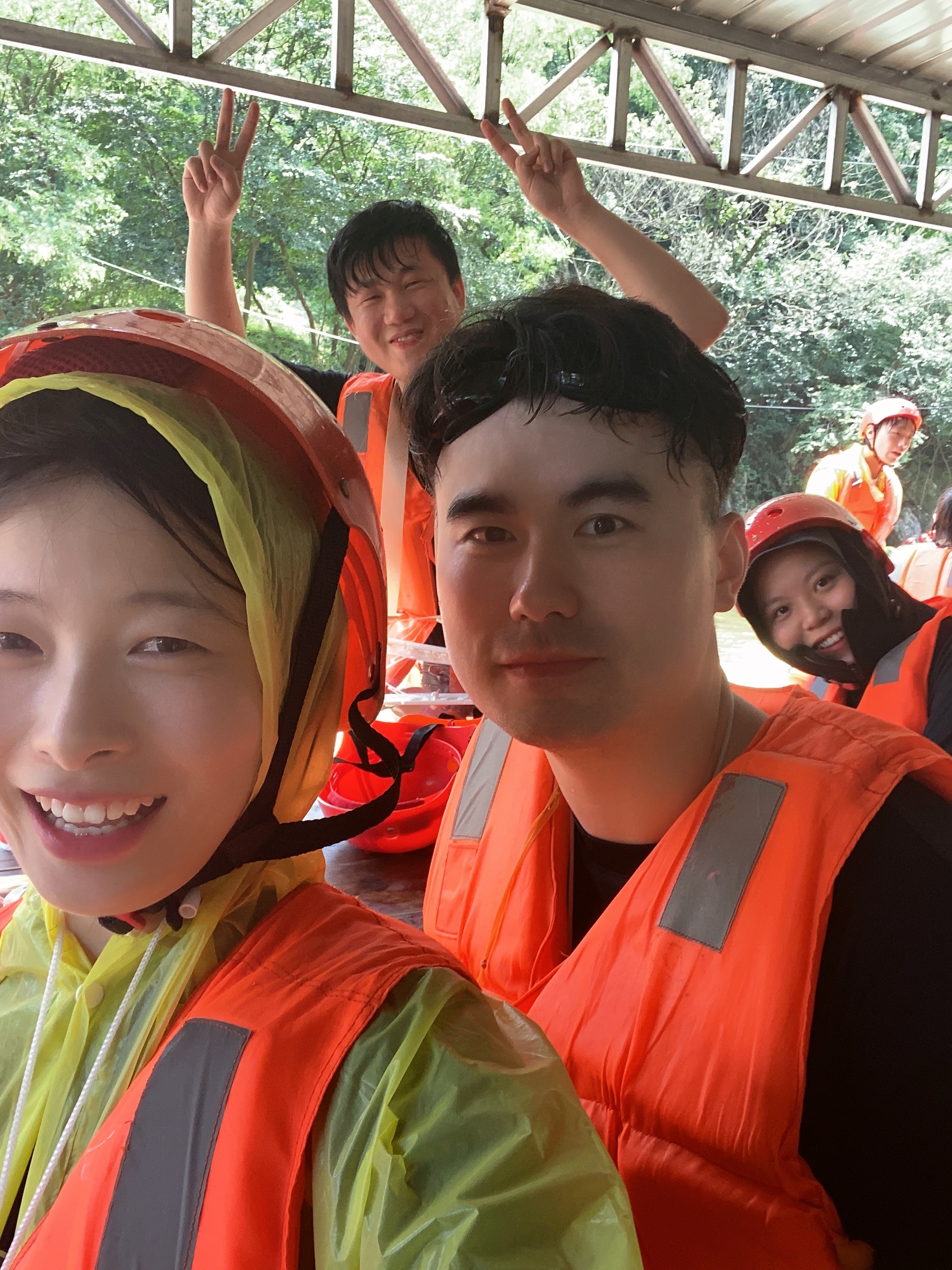 合影乱入.jpg 合影乱入.jpg