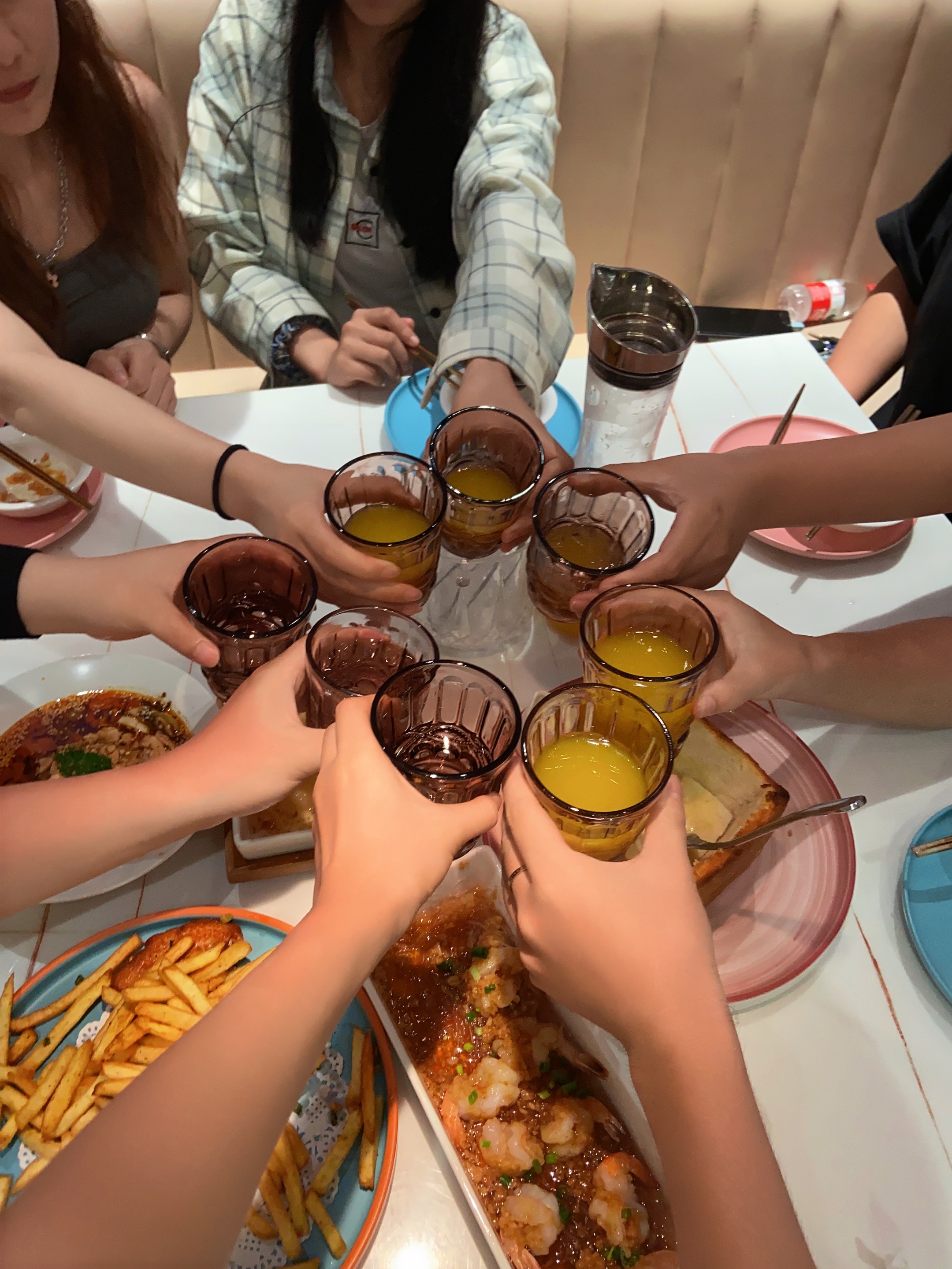 茉莉餐厅举杯.jpg 茉莉餐厅举杯.jpg
